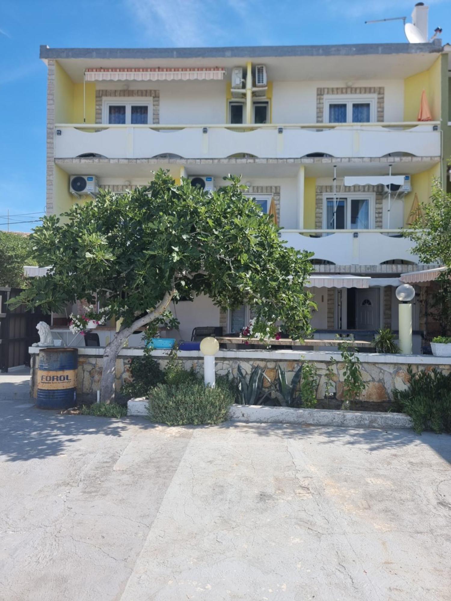 Apartmani Alen Dinjiška Exteriér fotografie